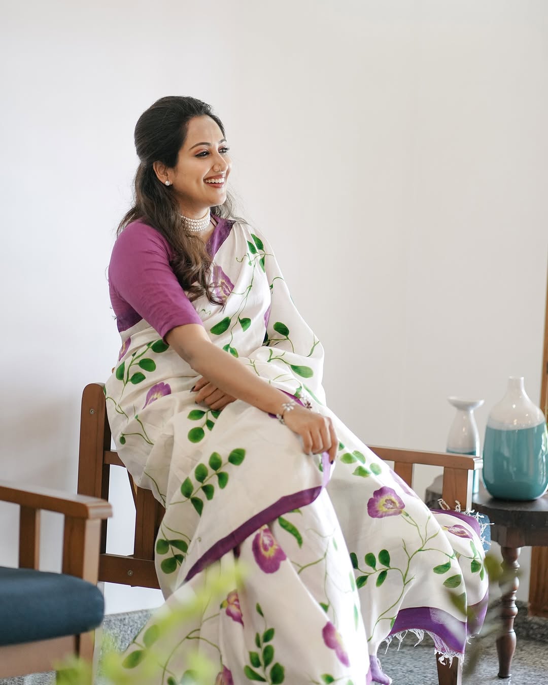 Elegant White Pure Linen Floral Print Saree | Premium Digital Print Saree with Matching Blouse