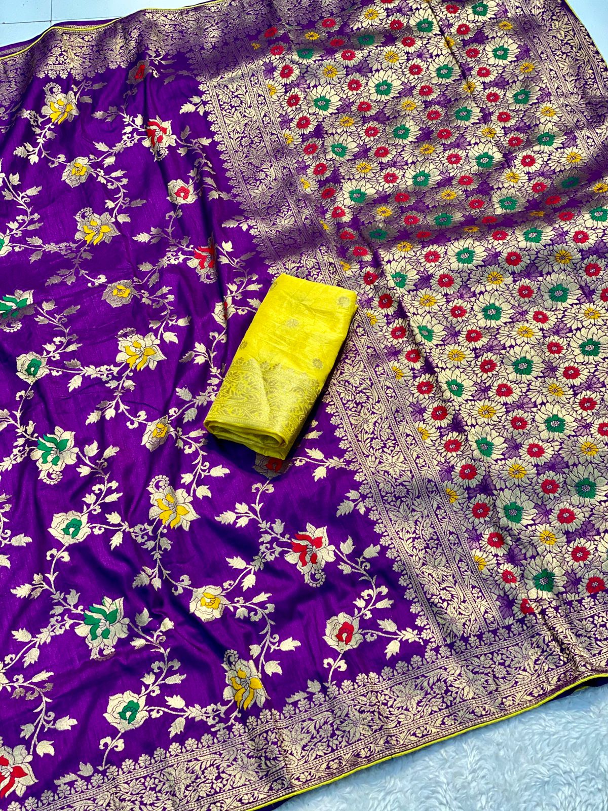 Luxury Dark Blue Banarasi Silk Saree with Intricate Weaving and Zari Accents