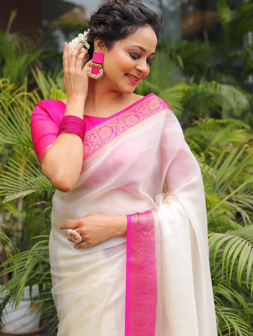 Soft Festive Wear Pure Zari Weaving Elegant White Nylon Chinnon Saree with Pink Border