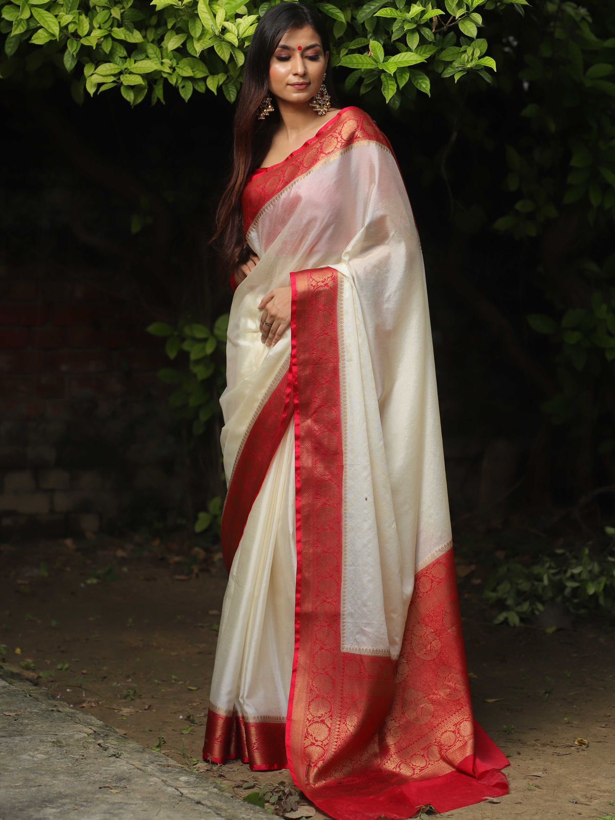 Wedding & Festive Wear Elegant White Nylon Chinnon Saree with Red Border