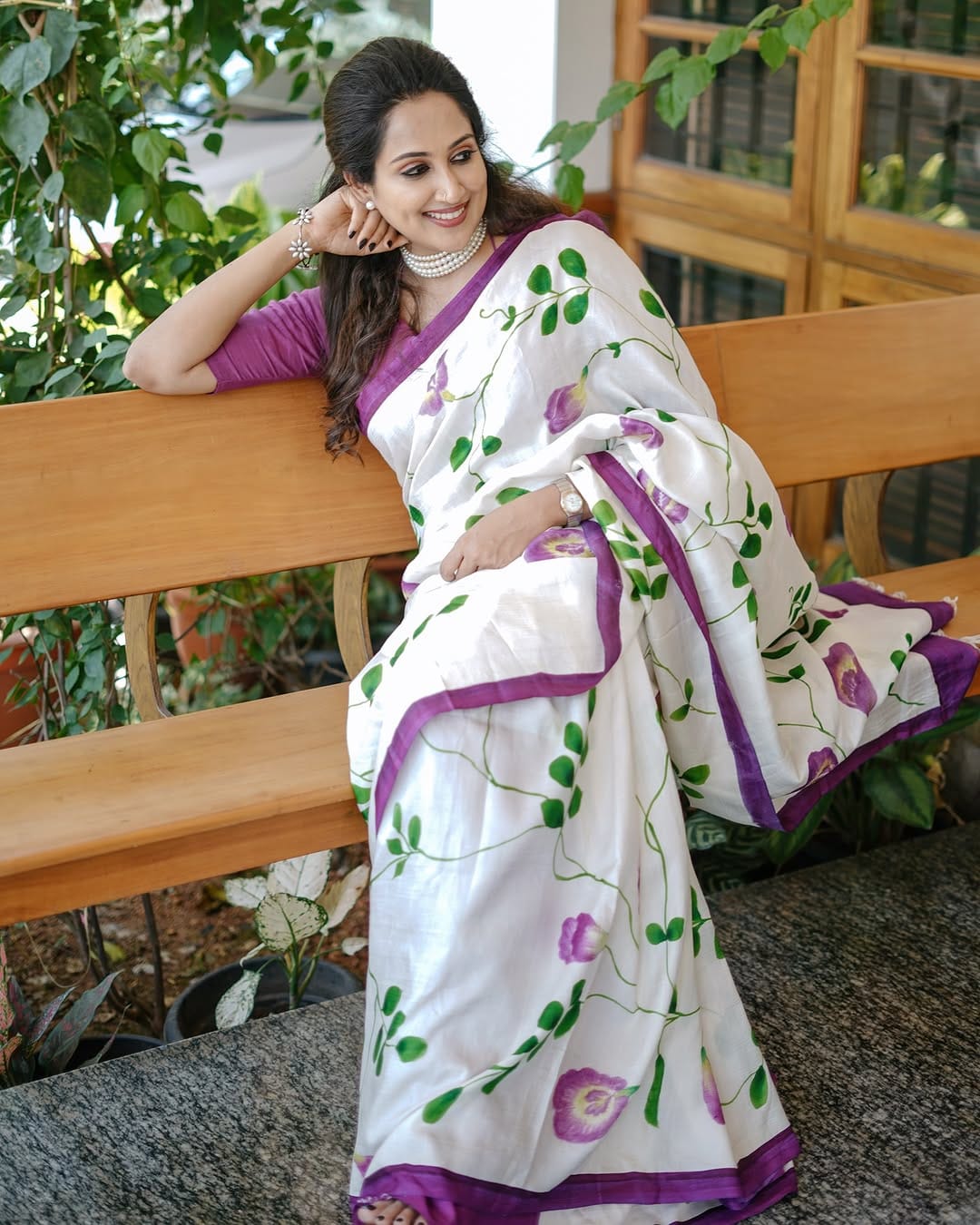 Elegant White Pure Linen Floral Print Saree  | Premium Digital Print Saree with Matching Blouse