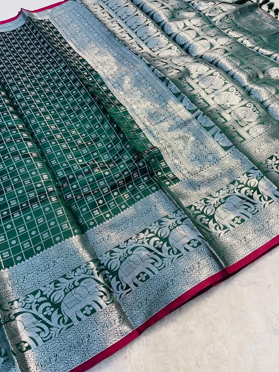 Traditional Festive Wear Green Soft Silk Saree with Rich Zari & Kanchipuram Border