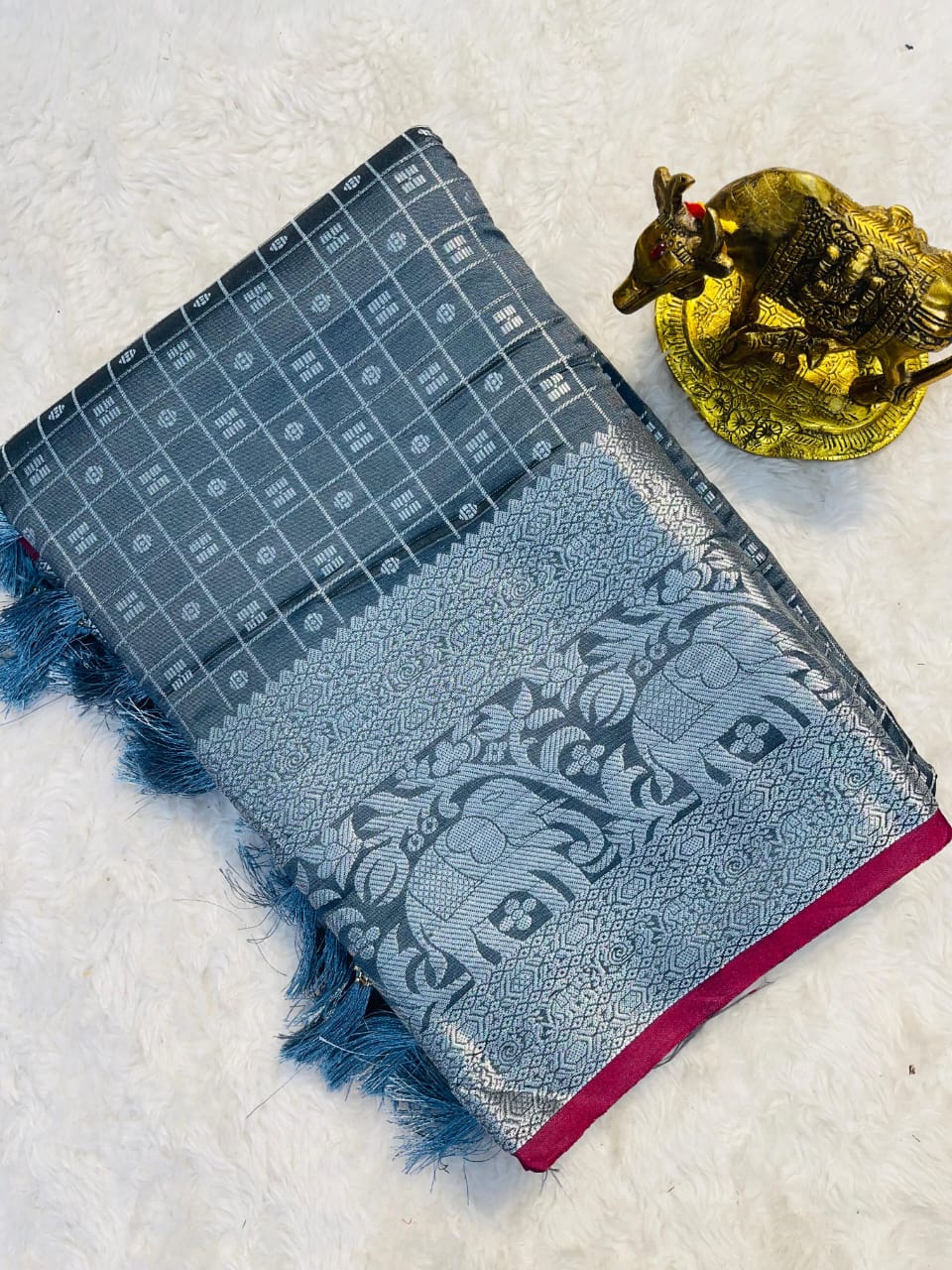 Traditional Elegance Grey Soft Silk Saree with Kanchipuram Zari Border & Rich Pallu