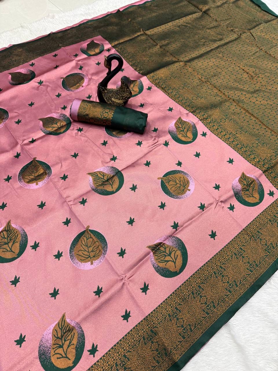 Premium Banarasi Silk Saree – Light Pink & Dark Green Traditional Zari Weave