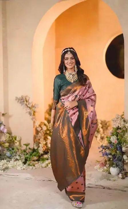 Premium Banarasi Silk Saree – Light Pink & Dark Green Traditional Zari Weave
